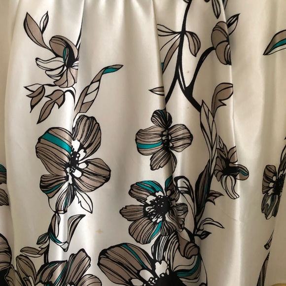 LE CHATEAU Semi-Formal Floral A-line Dress Size L with Pockets - Picture 4 of 13